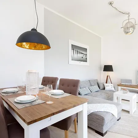 Ferienwohnung Ruegen, Ostseebad Sellin, Villa Wiederkehr Διαμέρισμα *